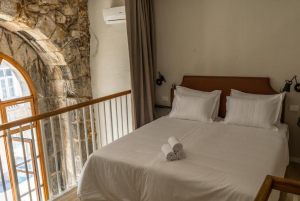 Leonis Rooms